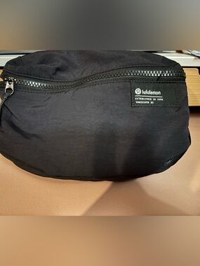 Lululemon Belt Bag Black. Great condition used a few times.